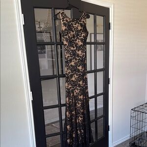 Elegant Black Lace Evening Gown